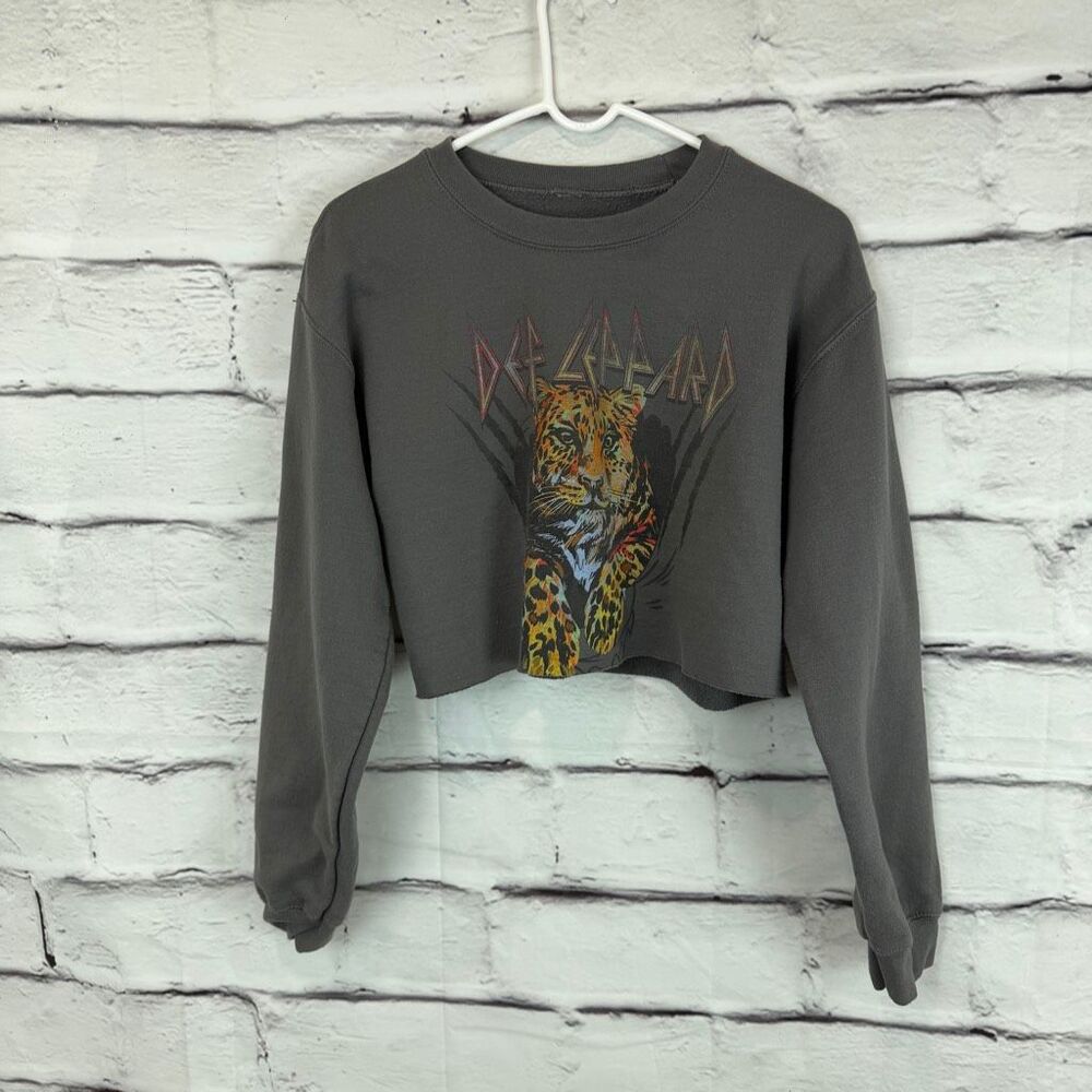 Def Leppard Cropped Graphic Sweatshirt Leopard Band Tee | Size S - Picture 2 of 7